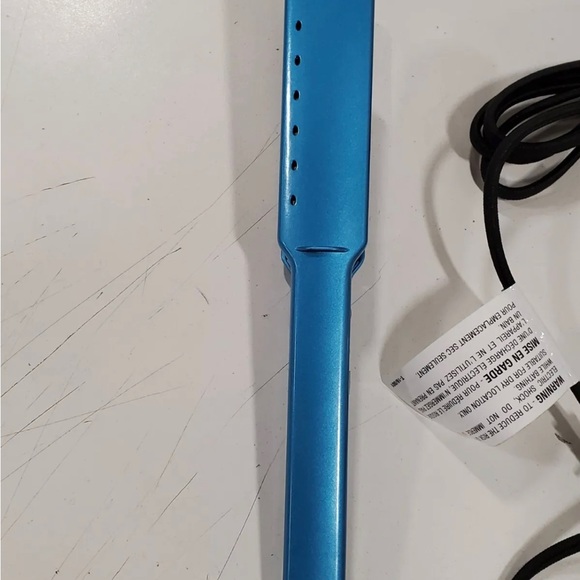 BaBylissPRO Nano Titanium™ 1½ " Ultra-Thin Straightener - Picture 3 of 4